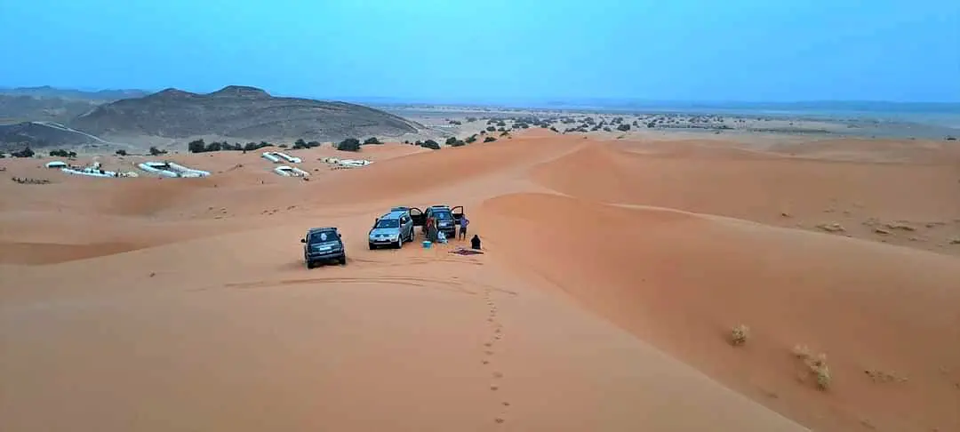 4WD car sahara desert